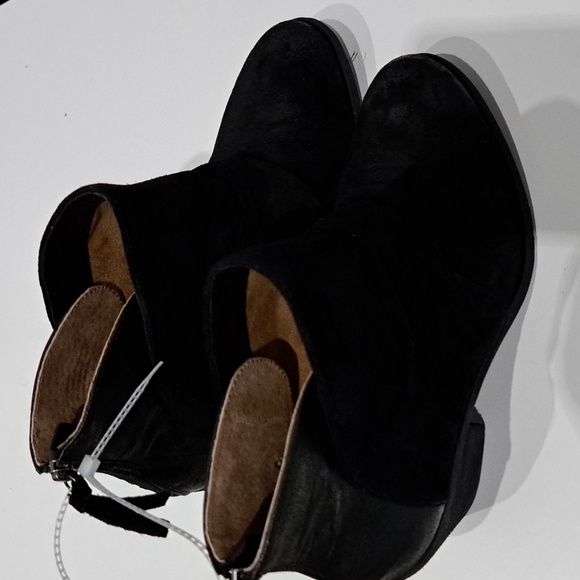 Soft Teyton  Mixed Leather Bootie - Picture 5 of 9